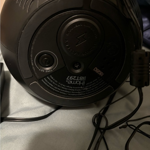 IHOME Bluetooth color changing speaker,alarm clock and radio - Picture 4 of 5